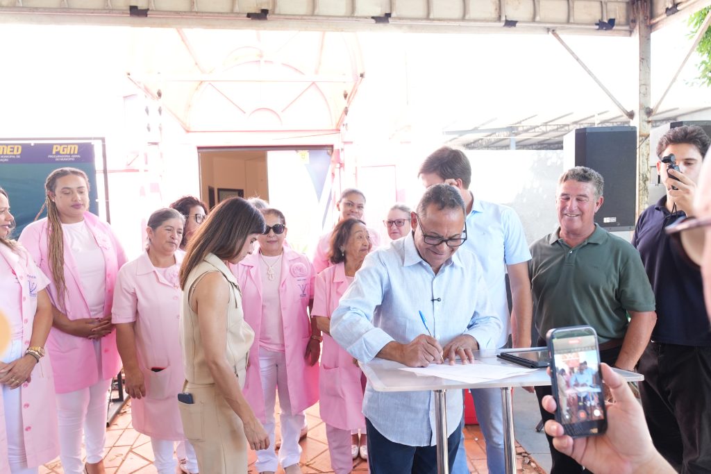 Autoridades assinam ordem de serviço para obras de reformas e ampliação da Rede Feminina de Combate ao Câncer de Rio Brilhante